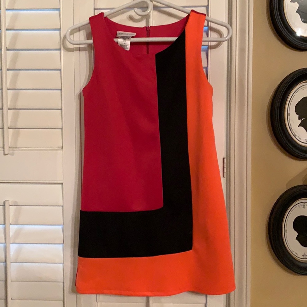 Sleeveless color block girls dress.